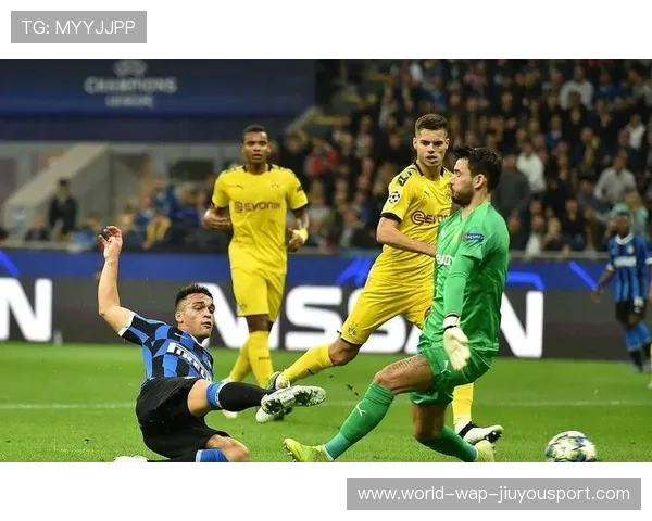 运动员“完美防守”瞬间，防线坚如磐石